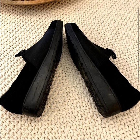 Stuart Weitzman Women's pull on black suede loafer shoes, 7.5 Medium - Picture 2 of 6